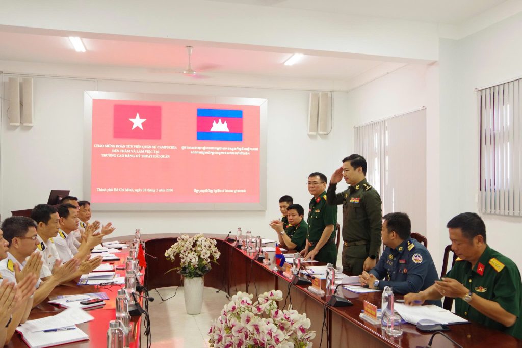 TRƯỜNG CAO ĐẲNG KỸ THUẬT HẢI QUÂN LÀM VIỆC VỚI TÙY VIÊN QUÂN SỰ CAMPUCHIA TẠI VIỆT NAM 4 Z7666157350533 C5d301fb68ee031555469849eadae947