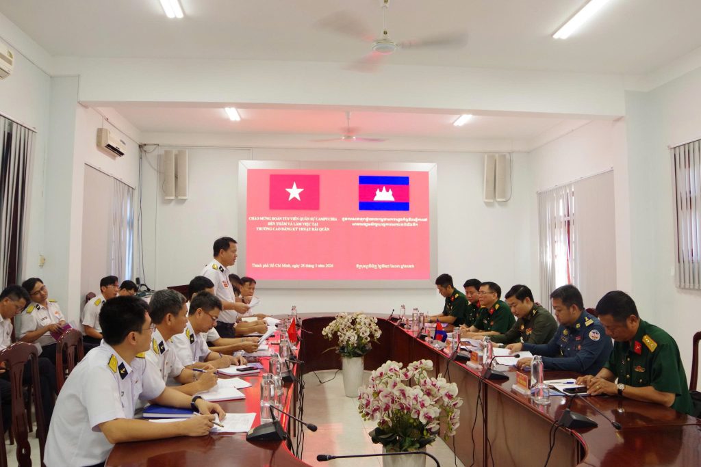 TRƯỜNG CAO ĐẲNG KỸ THUẬT HẢI QUÂN LÀM VIỆC VỚI TÙY VIÊN QUÂN SỰ CAMPUCHIA TẠI VIỆT NAM 3 Z7666157384837 7c9e5d208e14ce46960703df9c8713dc