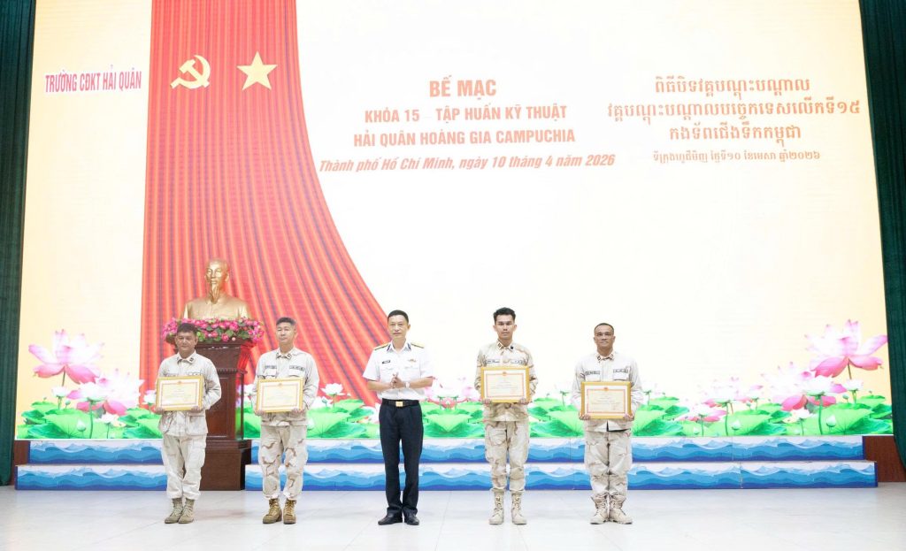 BẾ MẠC TẬP HUẤN HỌC VIÊN HẢI QUÂN HOÀNG GIA CAMPUCHIA 5 Z7709849405485 F2d8021850e4f2d49265ca2b9bd480ea