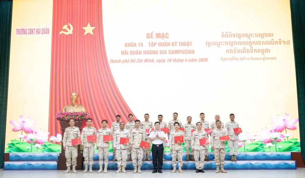 BẾ MẠC TẬP HUẤN HỌC VIÊN HẢI QUÂN HOÀNG GIA CAMPUCHIA 4 Z7709849588541 2ad6263cd289e3daa66219a29f2a67e7