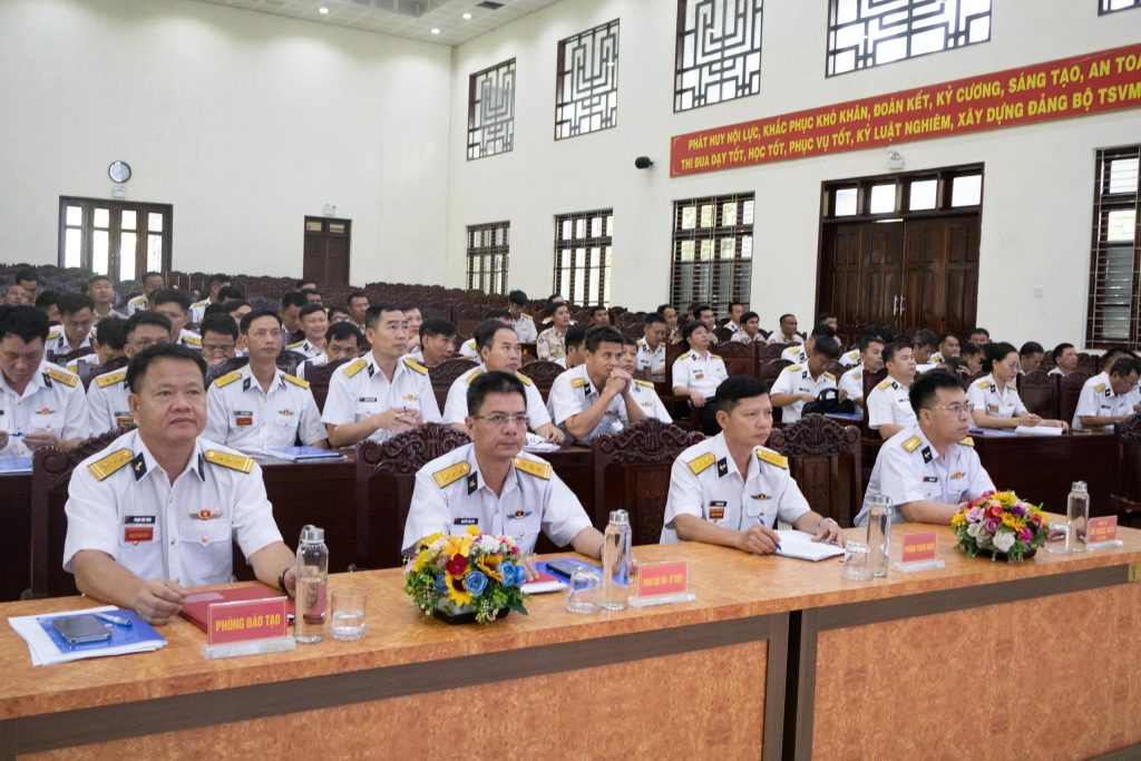 BẾ MẠC TẬP HUẤN HỌC VIÊN HẢI QUÂN HOÀNG GIA CAMPUCHIA 2 Z7709849622632 8db462cd887b571fe7d3a8c1462fc272