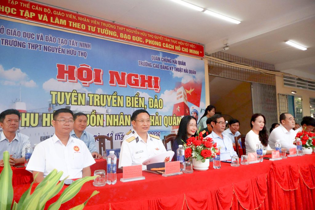 TUYÊN TRUYỀN BIỂN, ĐẢO VÀ THU HÚT NGUỒN NHÂN LỰC 2 Z7720557451090 2442589e909fe29e97854e6374c97f15 Copy