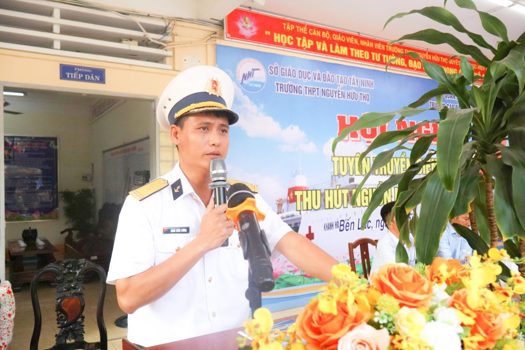 TUYÊN TRUYỀN BIỂN, ĐẢO VÀ THU HÚT NGUỒN NHÂN LỰC 3 Z7720557675450 Dcb27cd88e5d42f3adcfe927d5ec0ec4