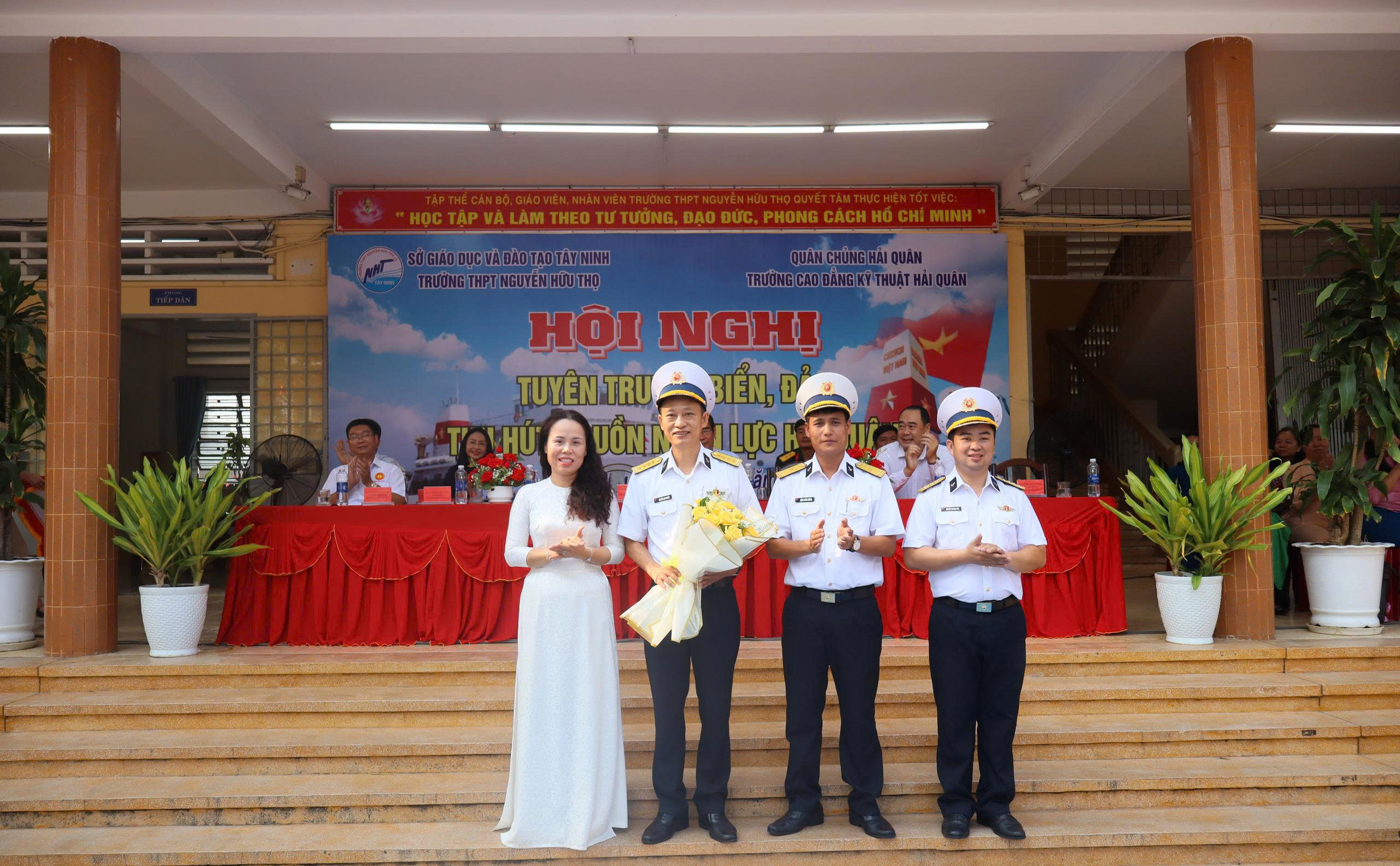 TUYÊN TRUYỀN BIỂN, ĐẢO VÀ THU HÚT NGUỒN NHÂN LỰC